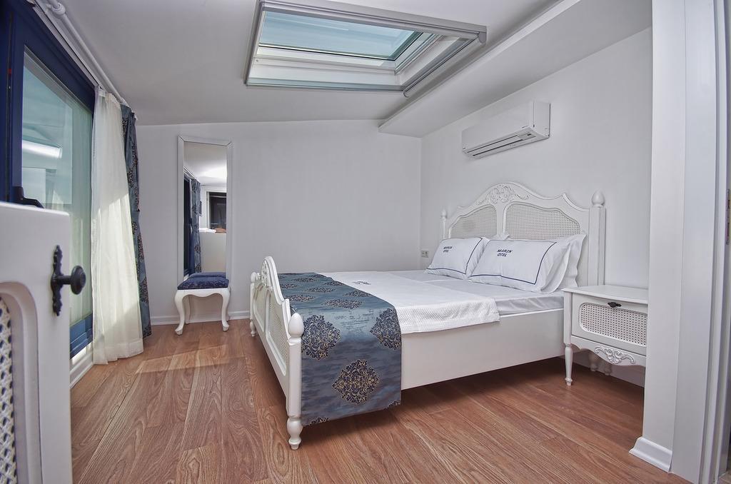 Marin Otel อูร์ลา ภายนอก รูปภาพ
