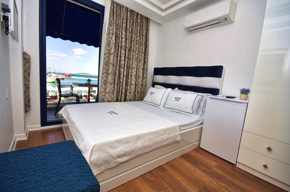 Marin Otel อูร์ลา ภายนอก รูปภาพ